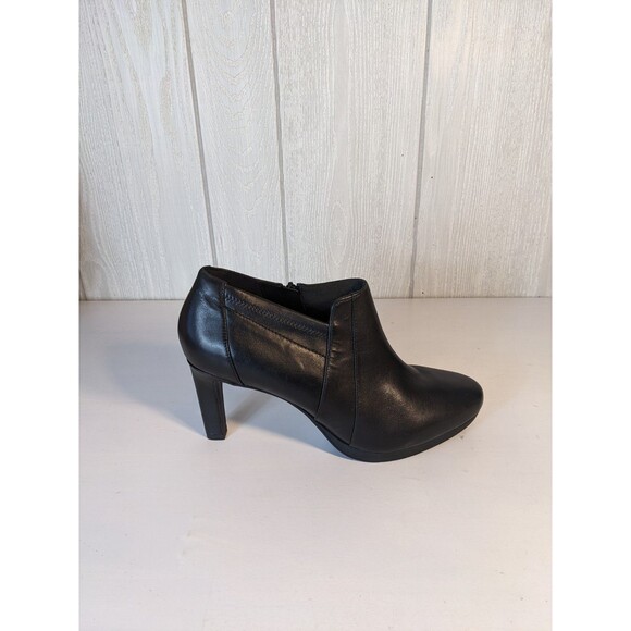 Clarks Black Leather Kitten Heel Booties Sz 10M EUC - Picture 5 of 7